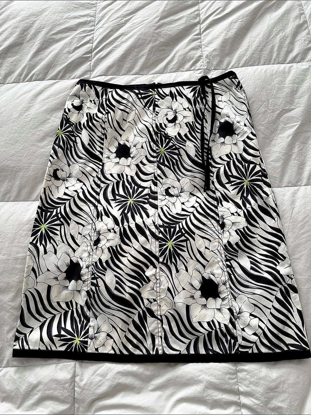 Black & White Rose and Fern patterned skirt with slight a-line shape